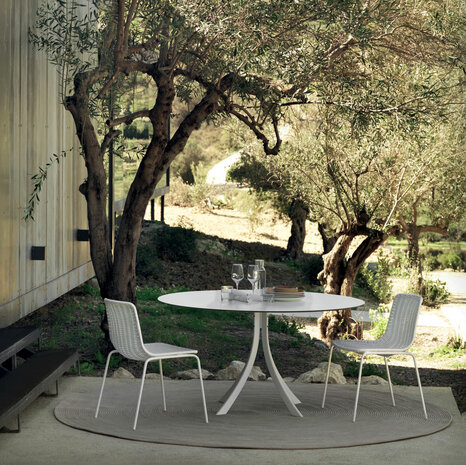 Falcata Round Dining Table outdoor